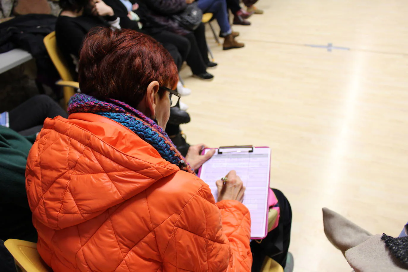 León celebra una asamblea de mujeres para preparar la cita por la igualdad y el feminismo.