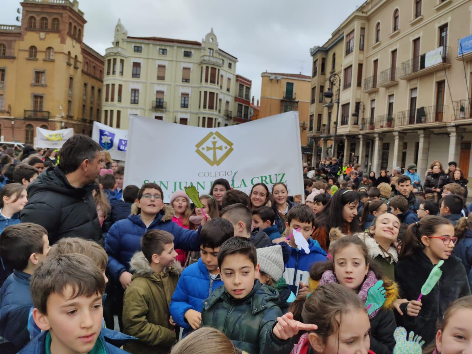 León celebra como cada 30 de enero el Día de la paz y de la no violencia con diferentes actos en los puntos más céntricos de la capital leonesa en una manera de transmitir este mensaje de concordia.