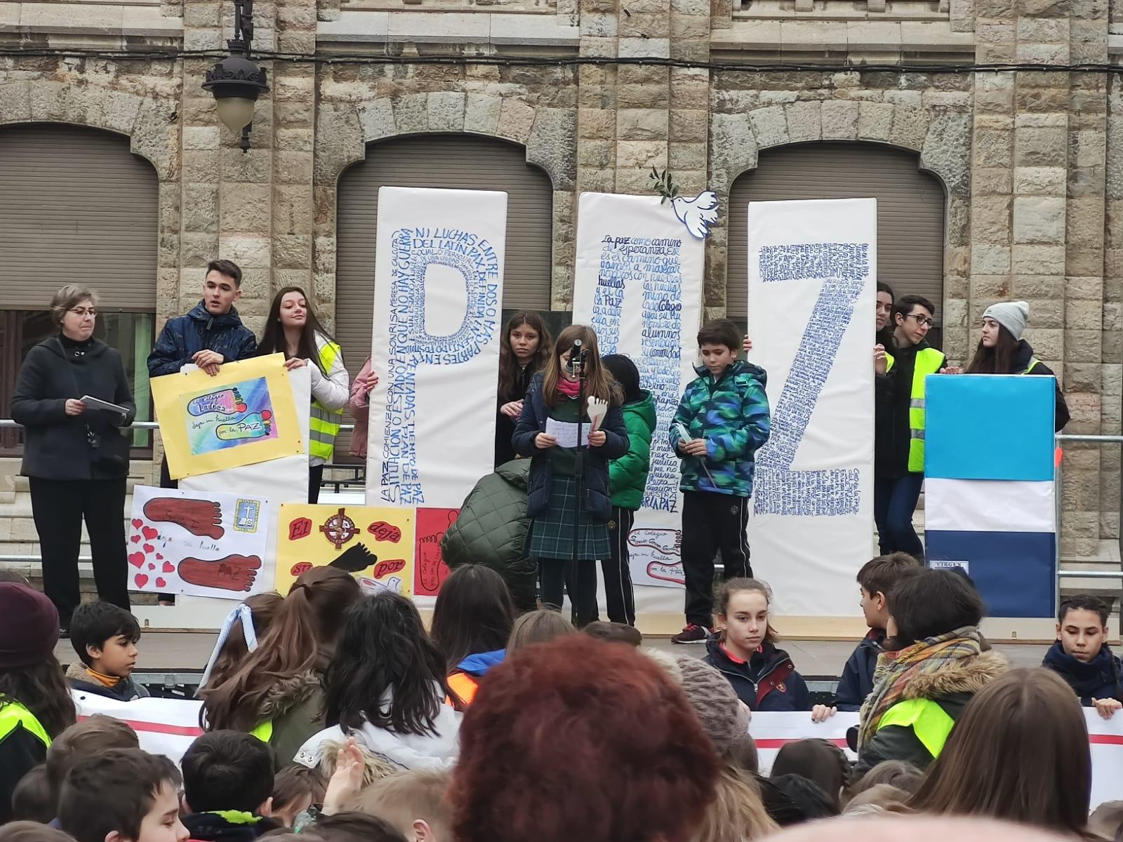 León celebra como cada 30 de enero el Día de la paz y de la no violencia con diferentes actos en los puntos más céntricos de la capital leonesa en una manera de transmitir este mensaje de concordia.