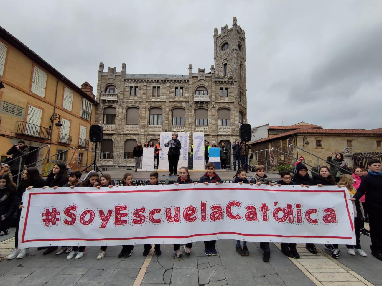 León celebra como cada 30 de enero el Día de la paz y de la no violencia con diferentes actos en los puntos más céntricos de la capital leonesa en una manera de transmitir este mensaje de concordia.
