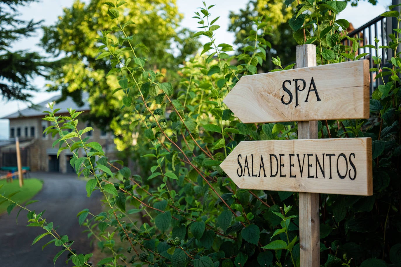 Ideal para una escapada en pareja o en familia, The Rock Suites&Spa ofrece un lugar idílico, un perfecto mirador hacia El Bierzo y unas instalaciones de auténtico lujo para disfrutar de momentos inolvidables.