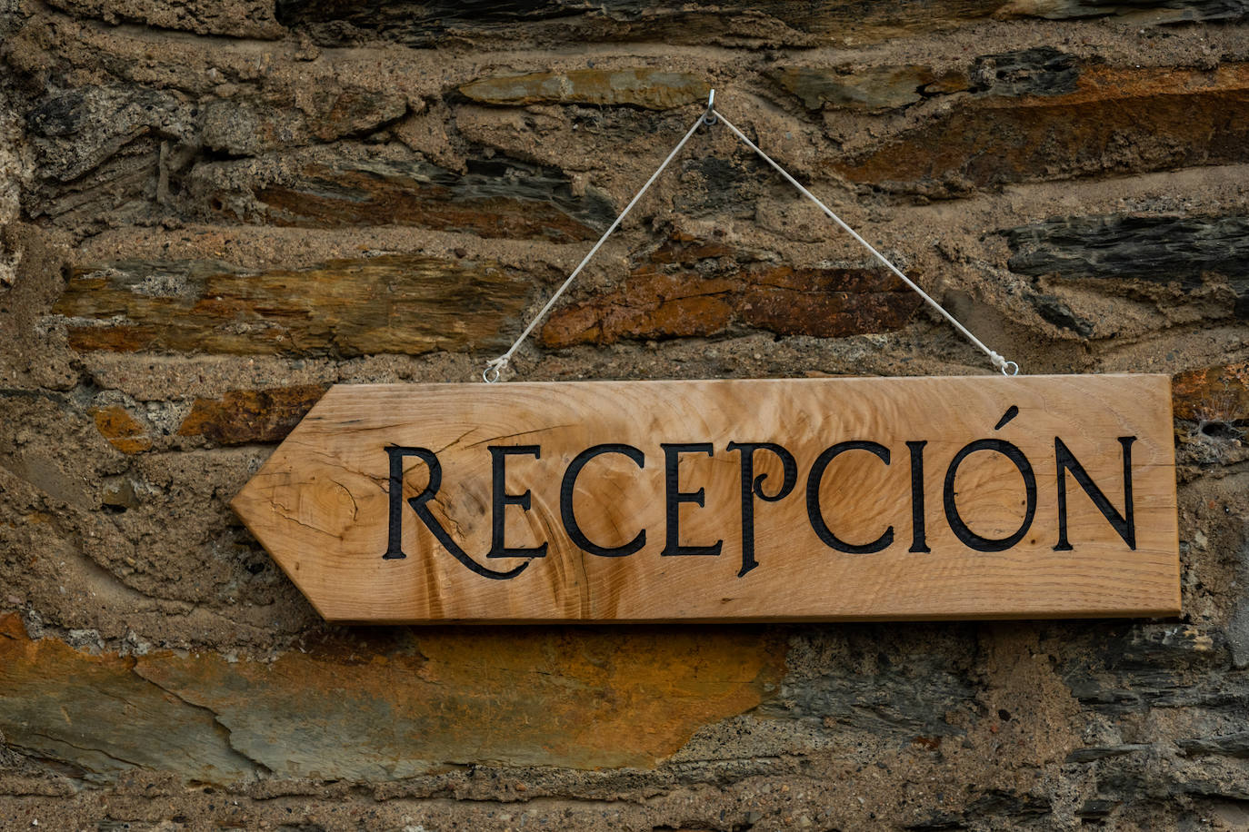 Ideal para una escapada en pareja o en familia, The Rock Suites&Spa ofrece un lugar idílico, un perfecto mirador hacia El Bierzo y unas instalaciones de auténtico lujo para disfrutar de momentos inolvidables.