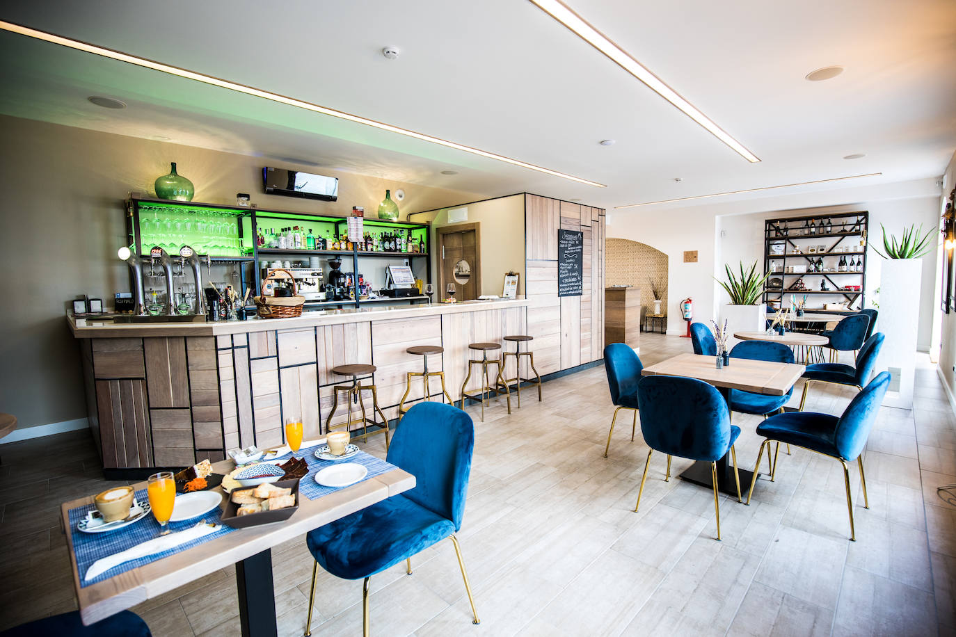 Ideal para una escapada en pareja o en familia, The Rock Suites&Spa ofrece un lugar idílico, un perfecto mirador hacia El Bierzo y unas instalaciones de auténtico lujo para disfrutar de momentos inolvidables.