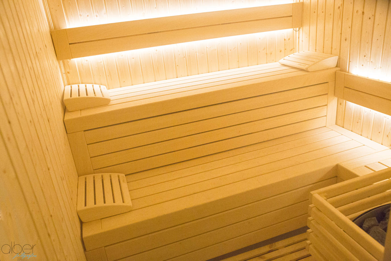 Ideal para una escapada en pareja o en familia, The Rock Suites&Spa ofrece un lugar idílico, un perfecto mirador hacia El Bierzo y unas instalaciones de auténtico lujo para disfrutar de momentos inolvidables.