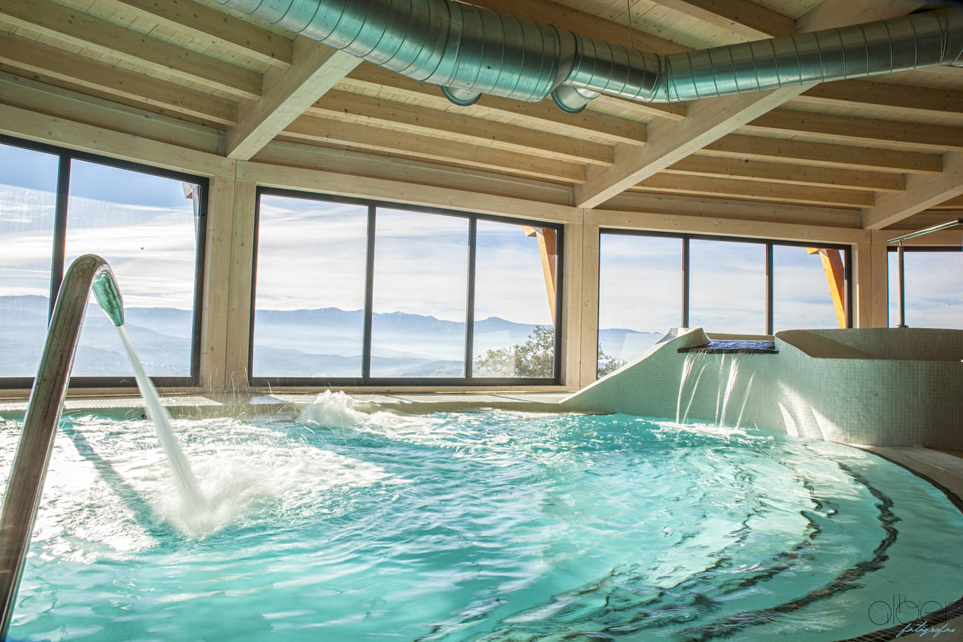 Ideal para una escapada en pareja o en familia, The Rock Suites&Spa ofrece un lugar idílico, un perfecto mirador hacia El Bierzo y unas instalaciones de auténtico lujo para disfrutar de momentos inolvidables.