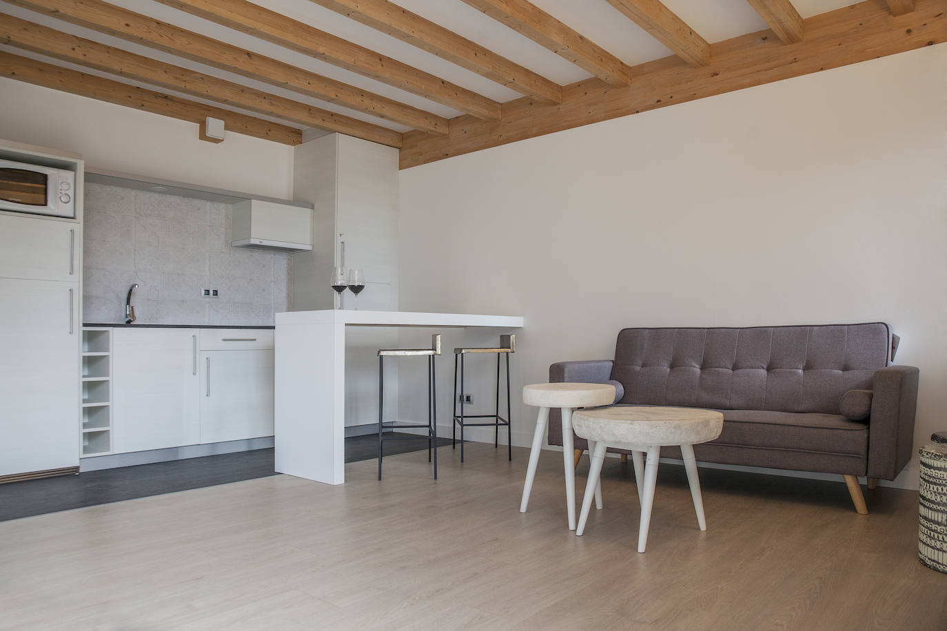 Ideal para una escapada en pareja o en familia, The Rock Suites&Spa ofrece un lugar idílico, un perfecto mirador hacia El Bierzo y unas instalaciones de auténtico lujo para disfrutar de momentos inolvidables.