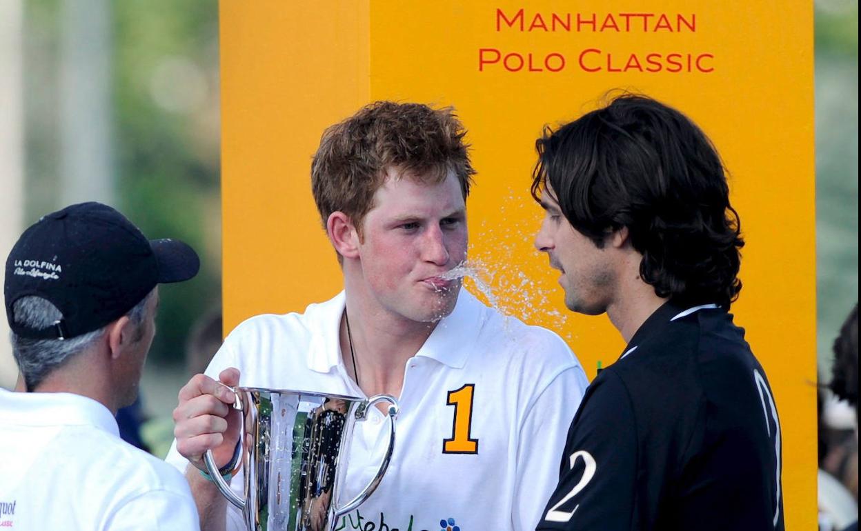 El príncipe Enrique de Inglaterra y Nacho Figueras, hace unos años.