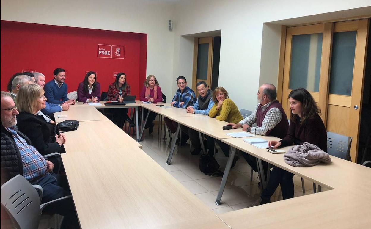 Reunión del PSOE con el Grupo Helen.