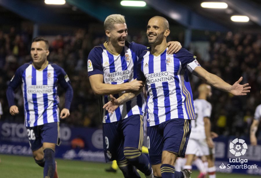 Fotos: Partido entre la Ponferradina y el Huesca