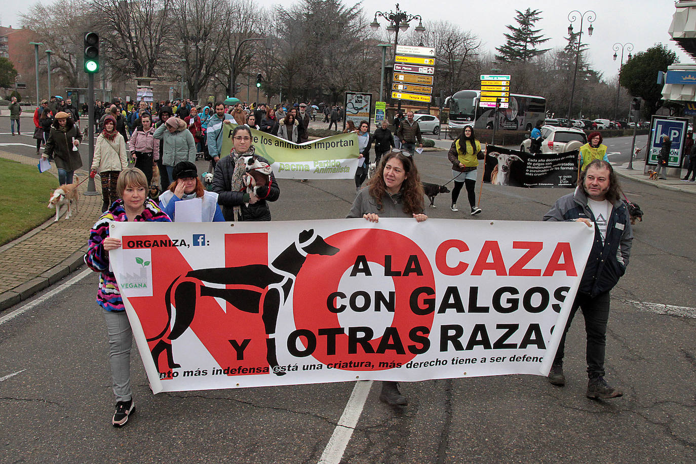 Fotos: Manifestación en contra de la caza con galgos en León