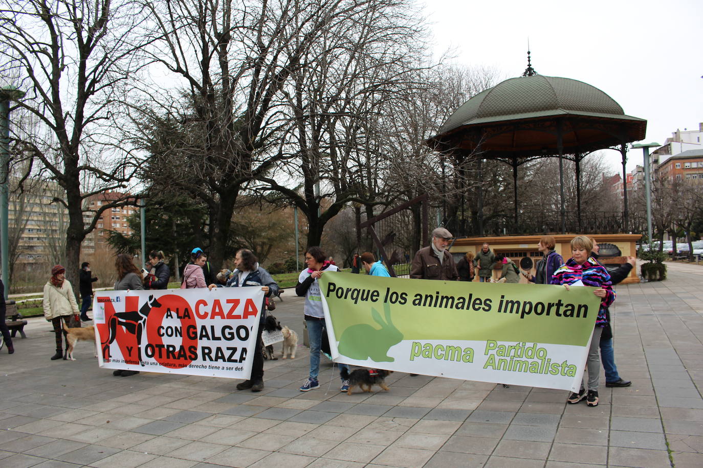 Fotos: Manifestación en contra de la caza con galgos en León