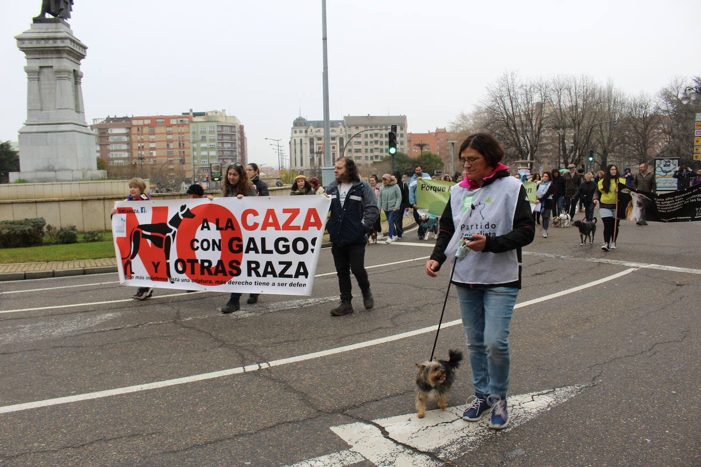 Fotos: Manifestación en contra de la caza con galgos en León