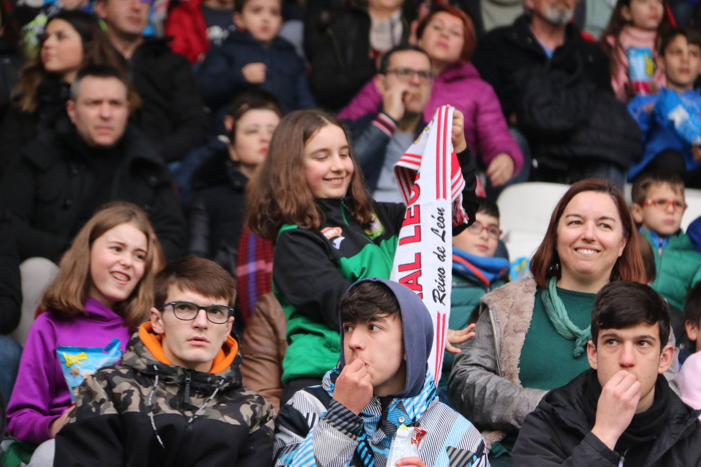 Las imágenes del público asistente al partido entre la Cultural y el Logroñés.