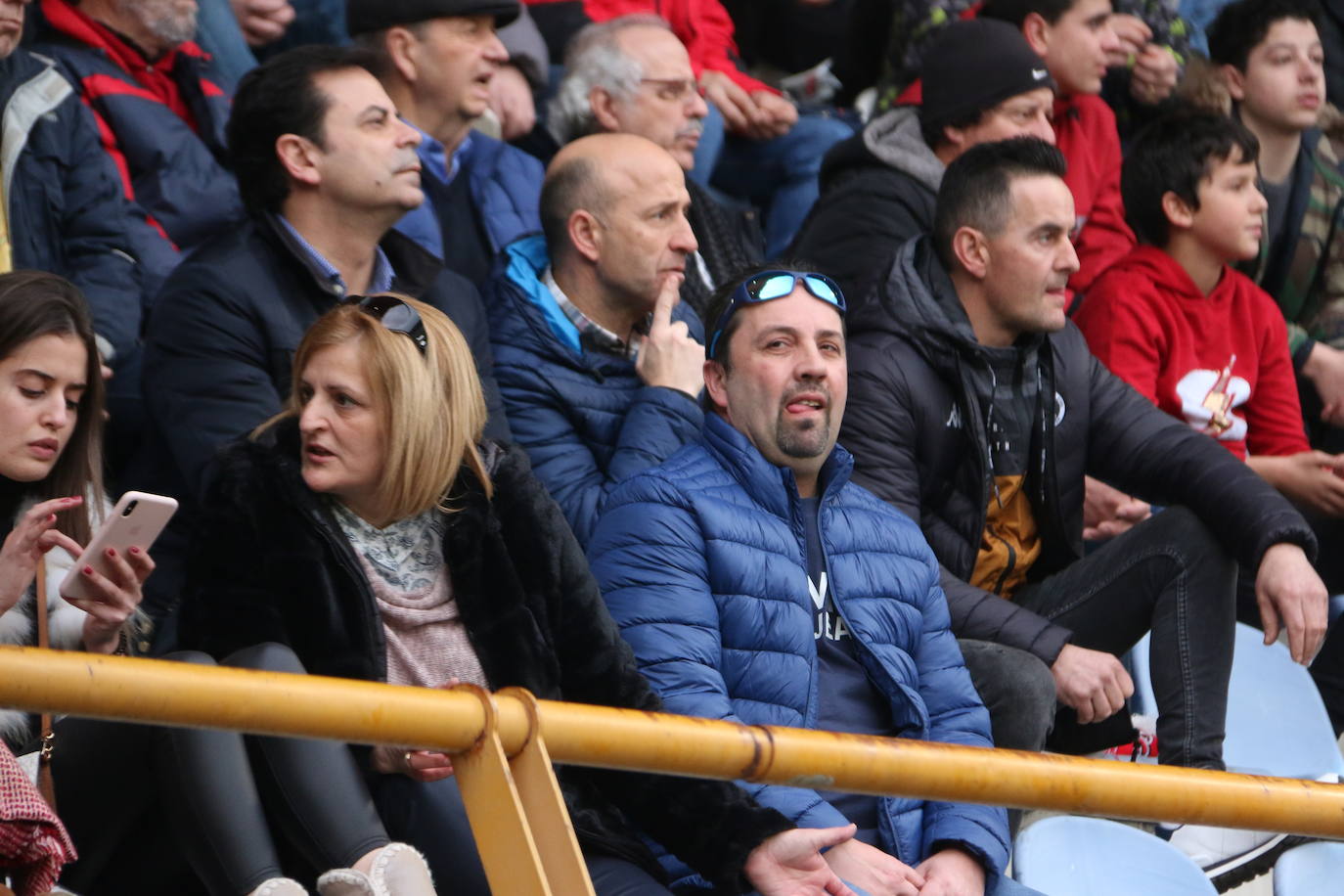 Las imágenes del público asistente al partido entre la Cultural y el Logroñés.