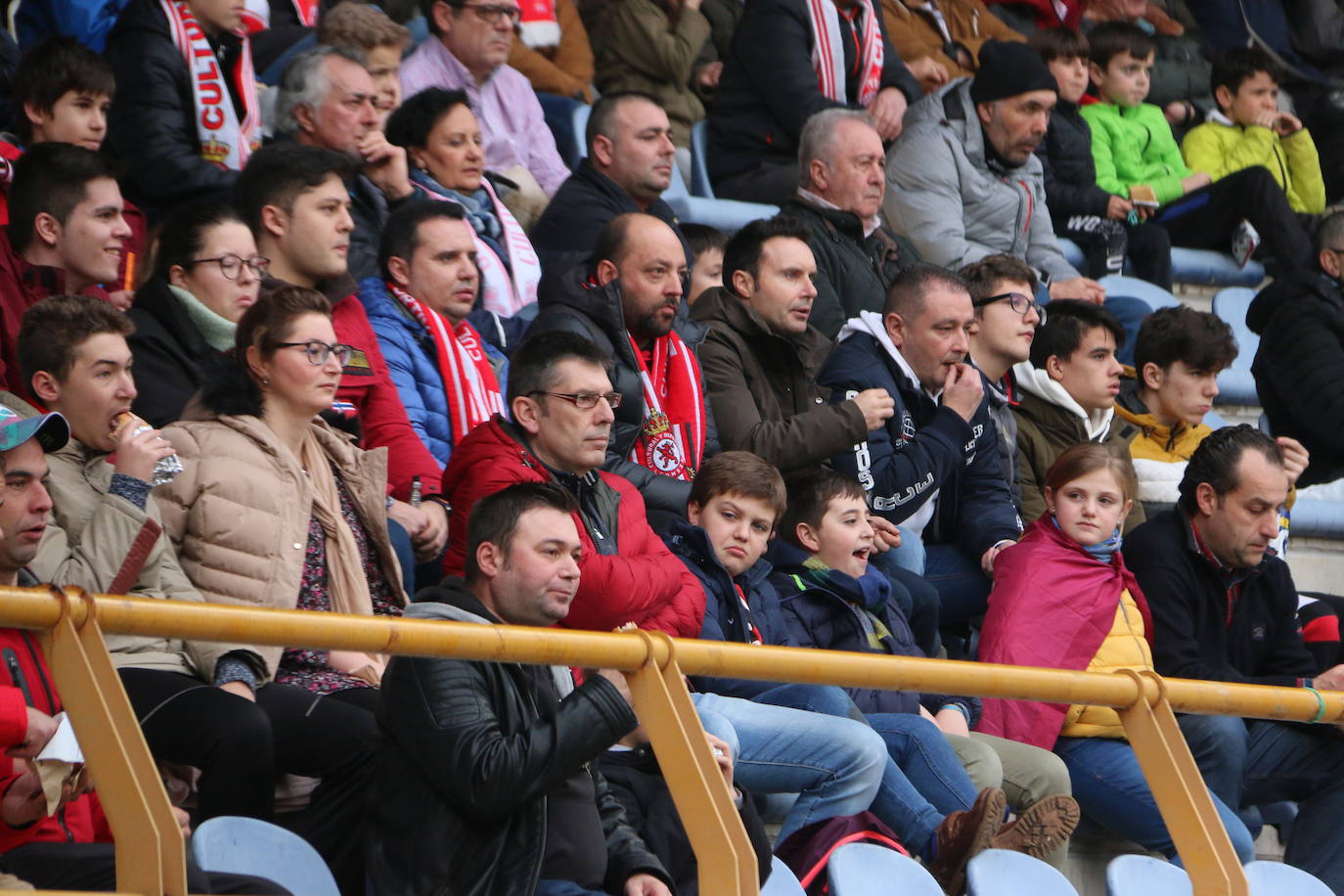 Las imágenes del público asistente al partido entre la Cultural y el Logroñés.