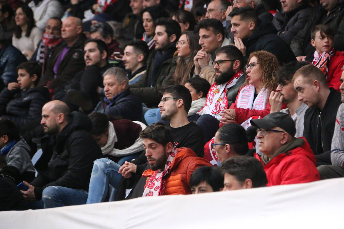 Las imágenes del público asistente al partido entre la Cultural y el Logroñés.