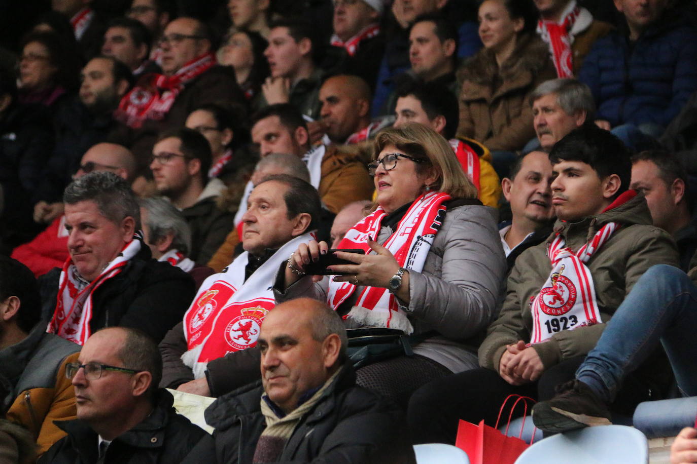 Las imágenes del público asistente al partido entre la Cultural y el Logroñés.