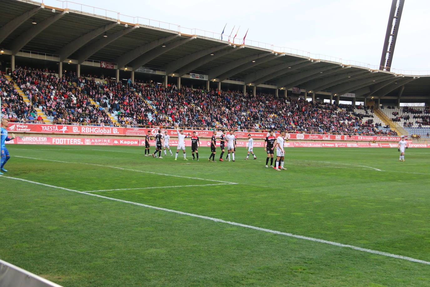 Partido en el Reino de León entre la Cultural y Deportiva Leonesa y la Unión Deportiva Logroñés.