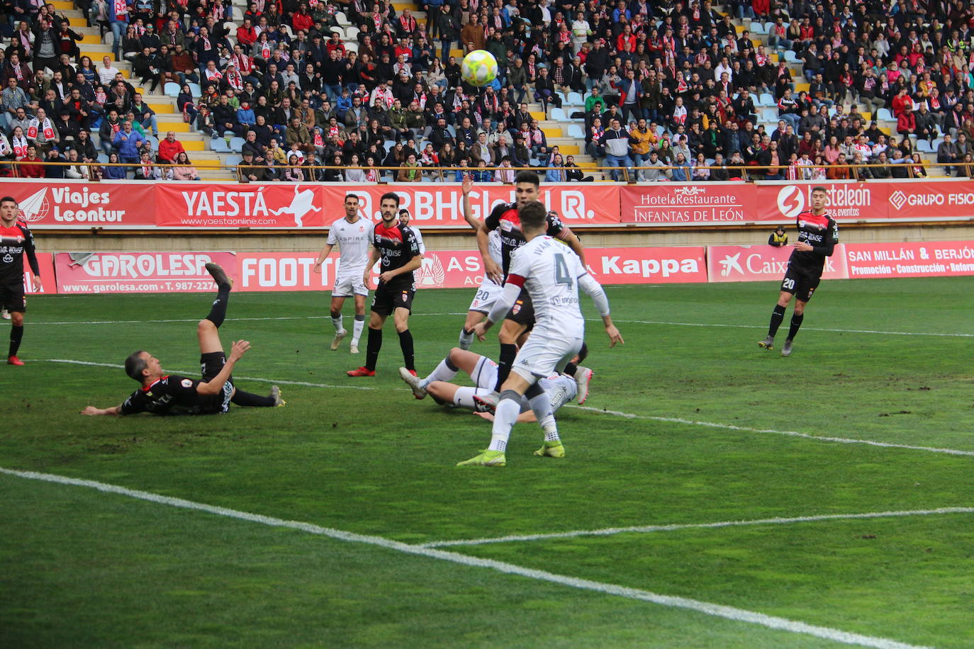 Partido en el Reino de León entre la Cultural y Deportiva Leonesa y la Unión Deportiva Logroñés.