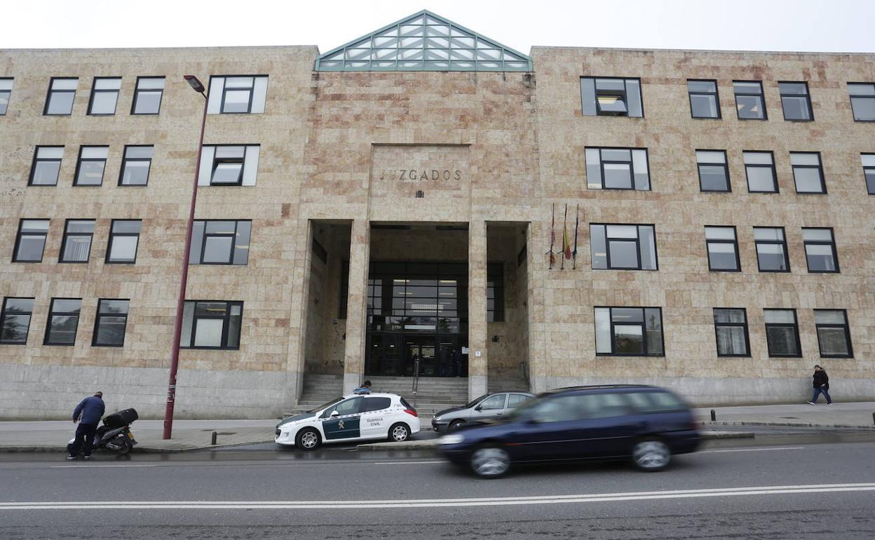 El fiscal pide 24 meses de multa al propietario de un restaurante por abusar de una empleada en León