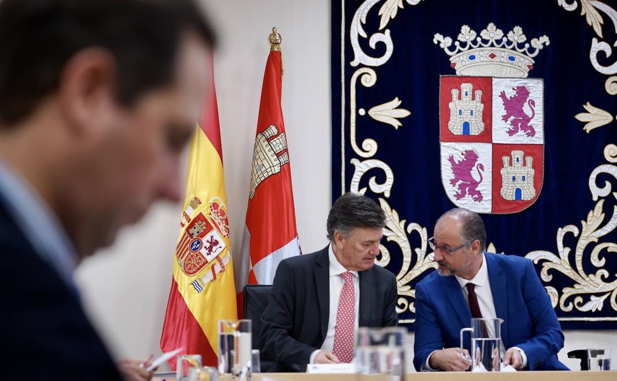 El presidente de las Cortes, Luis Fuentes, preside la reunión del Patronato de la Fundación Villalar-Castilla y León.