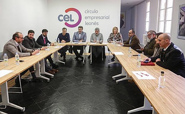 Galería. L La junta directiva del Círculo Empresarial Leonés se reúne con los secretarios provinciales de los sindicatos UGT y CCOO.