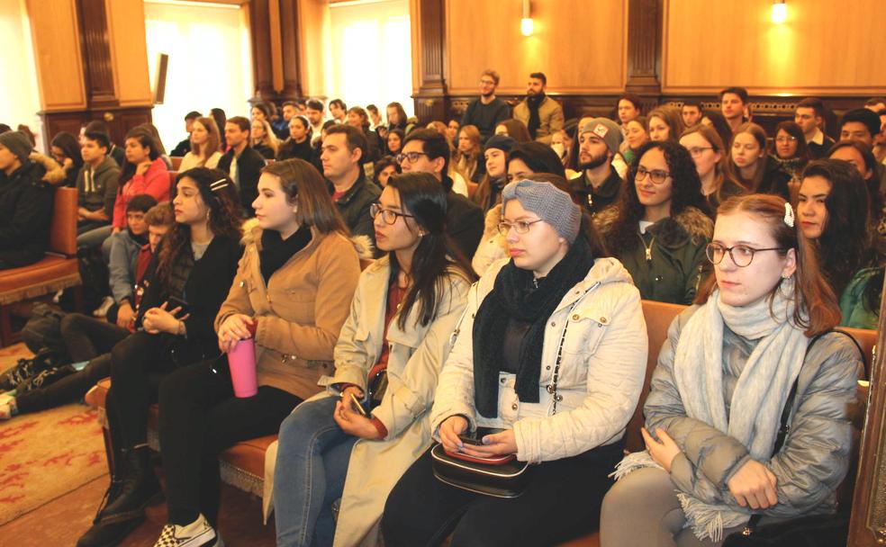 Los estudiantes, durante la recepción. 