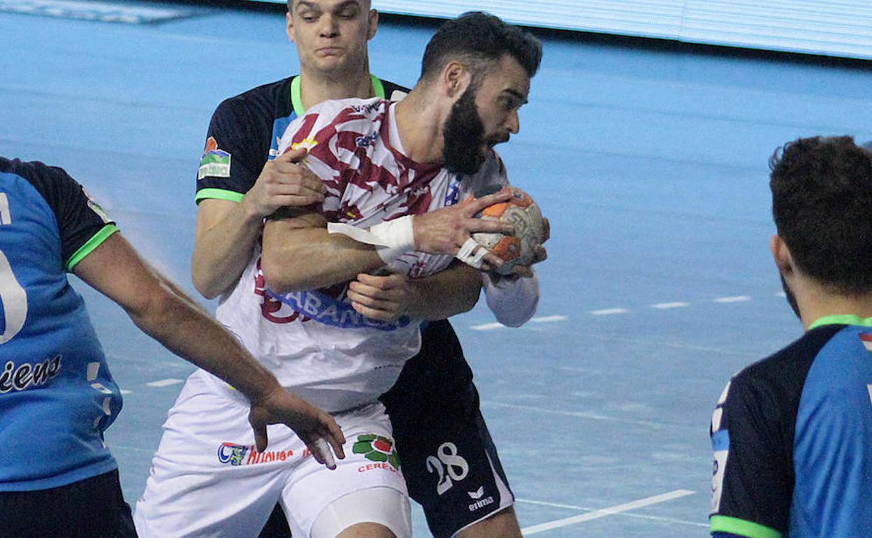 Marchán, en un partido con el Abanca Ademar.