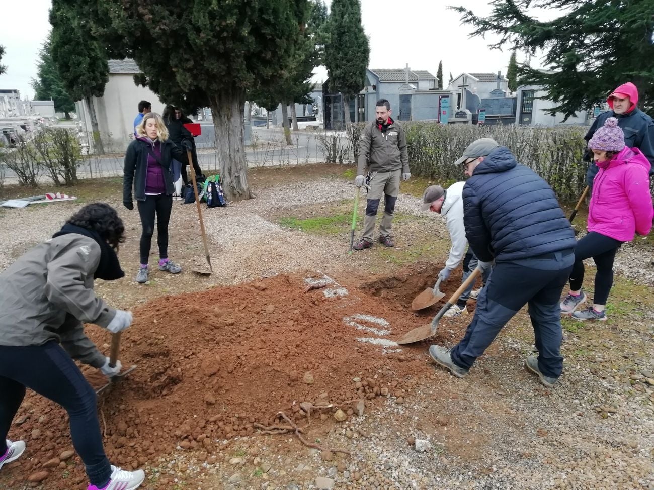 La Asociación para la Recuperación de la Memoria Histórica localiza los restos del joven manchego represaliado durante la dictadura franquista y muerto en la cárcel provincial de León. Almena fue acusado sin pruebas de haber convivido y colaborado con guerrilleros.