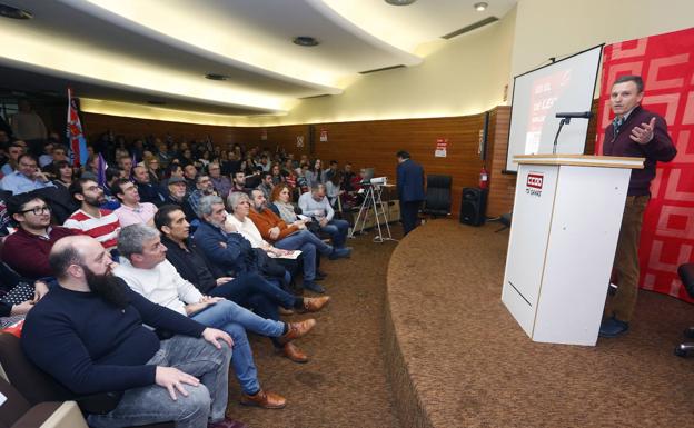 Asamblea de delegados de CCOO León para preparar la manifestación del 16F