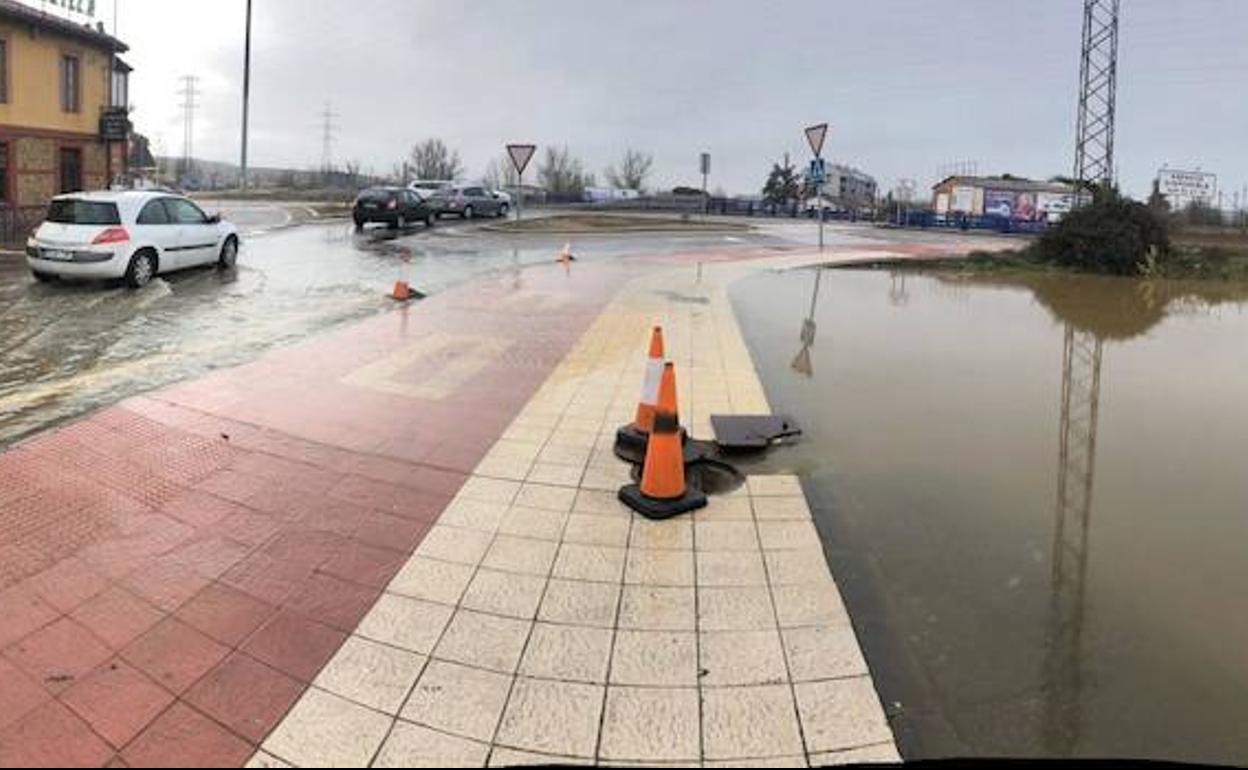 Vecinos de Villaobispo denuncian multas de hasta 200 euros por aparcar en zonas no habilitadas durante las inundaciones