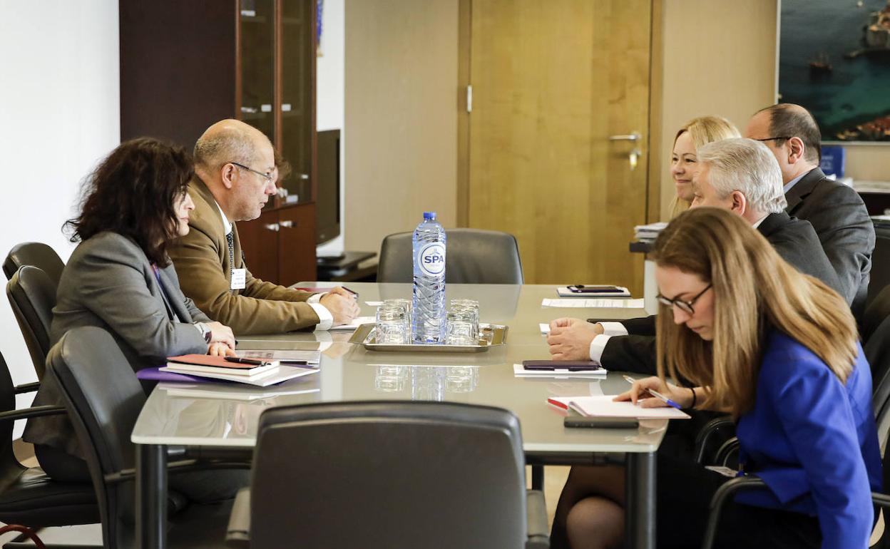 l vicepresidente, portavoz y consejero de Transparencia, Ordenación del Territorio y Acción Exterior, Francisco Igea, se reúne con la vicepresidenta de la Comisión Europea y comisaria responsable de Democracia y Demografía, Dubravka Suica