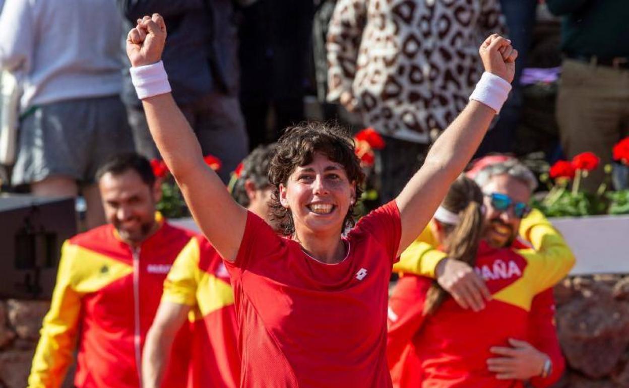 Carla SUárez celebrando la clasificación.