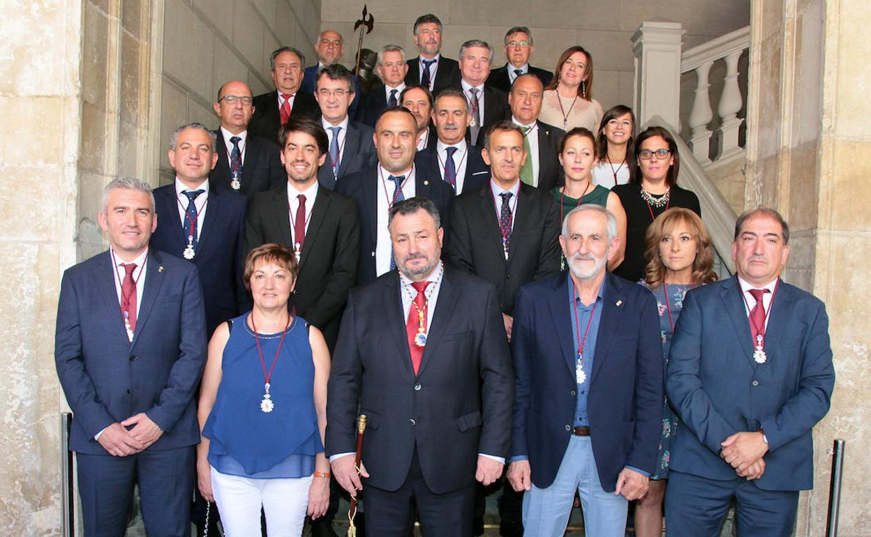 Foto de familia de la corporación provincial del mandato 2019/2023. 