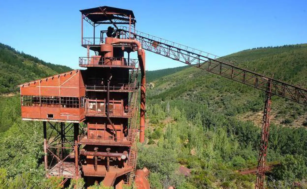 Antigua mina de hierro del Coto Wagner.