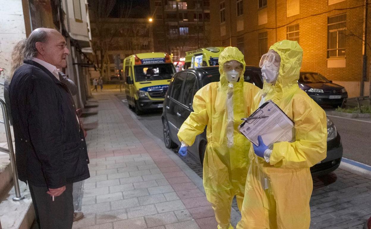 Equipos de Emergencias en el lugar en el que se desató la alarma.