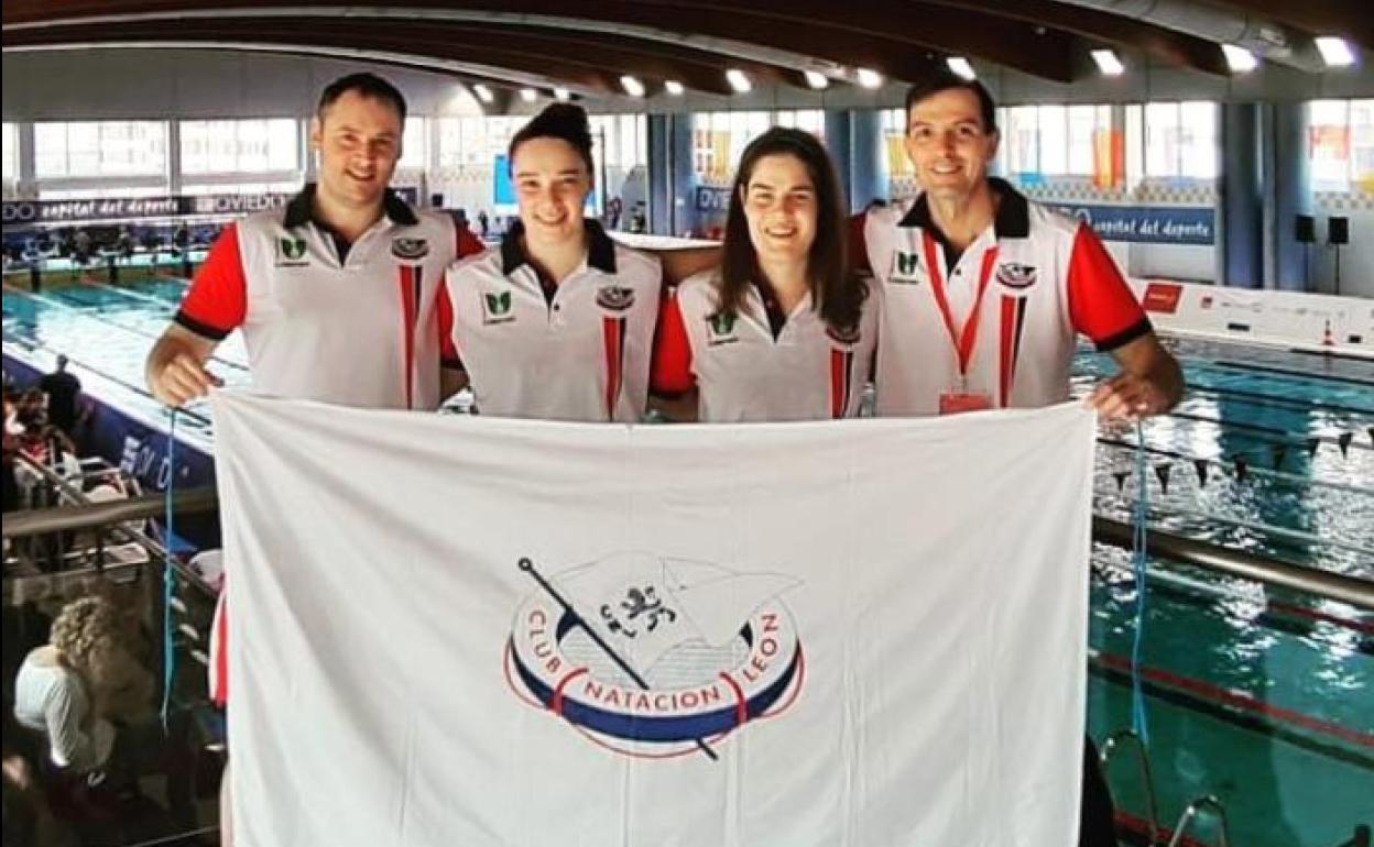 Representantes del Club Natación León.