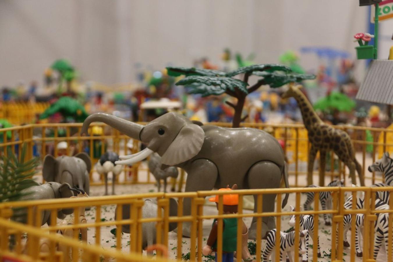 Más de 12.000 piezas de Playmobil dan forma a esta exposición.