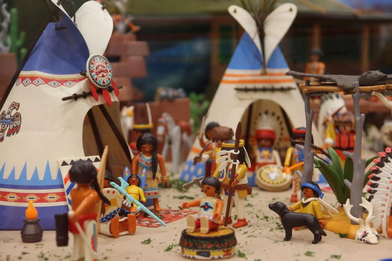 Más de 12.000 piezas de Playmobil dan forma a esta exposición.