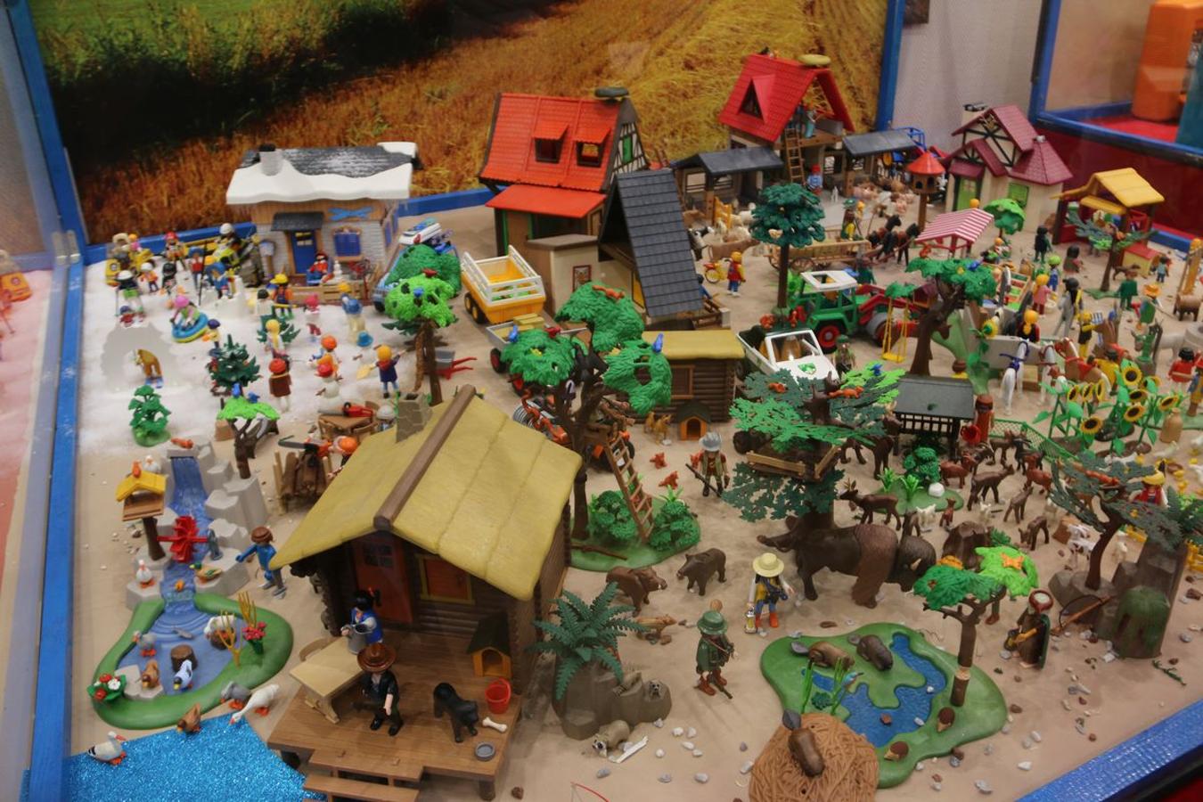 Más de 12.000 piezas de Playmobil dan forma a esta exposición.