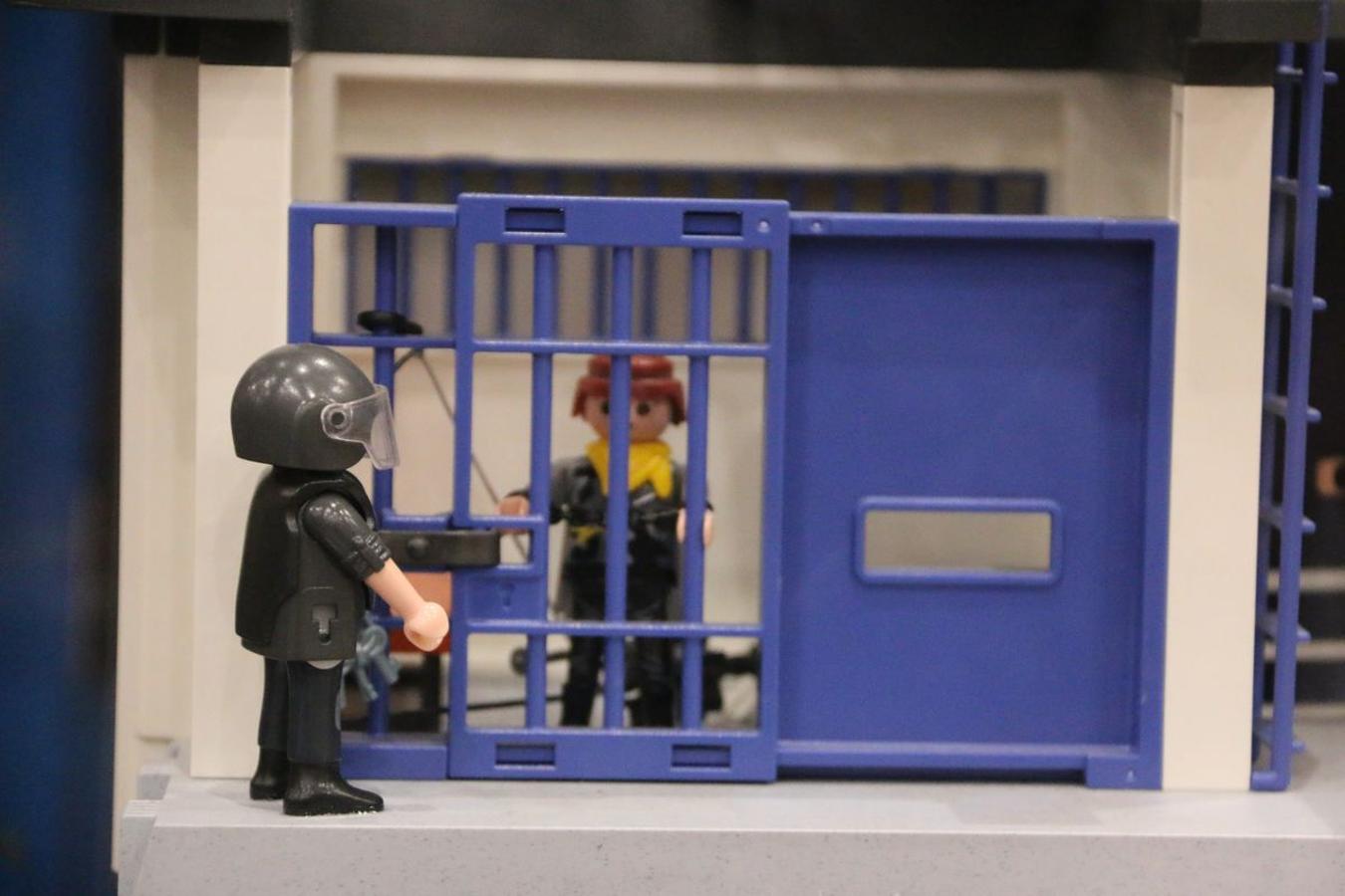 Más de 12.000 piezas de Playmobil dan forma a esta exposición.