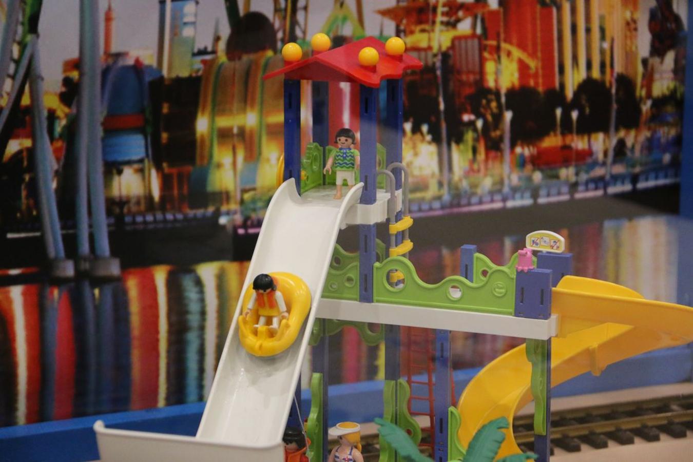 Más de 12.000 piezas de Playmobil dan forma a esta exposición.