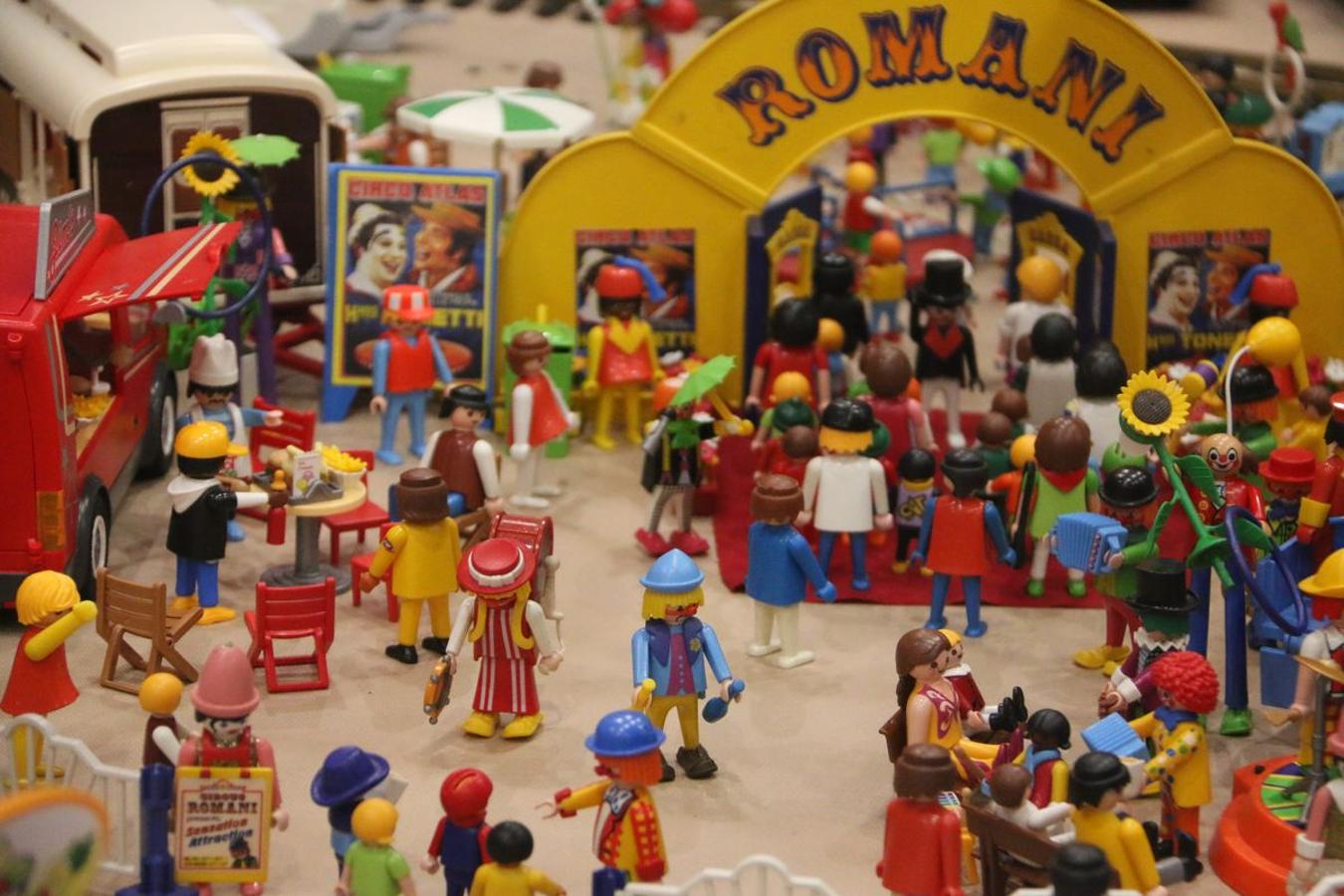 Más de 12.000 piezas de Playmobil dan forma a esta exposición.