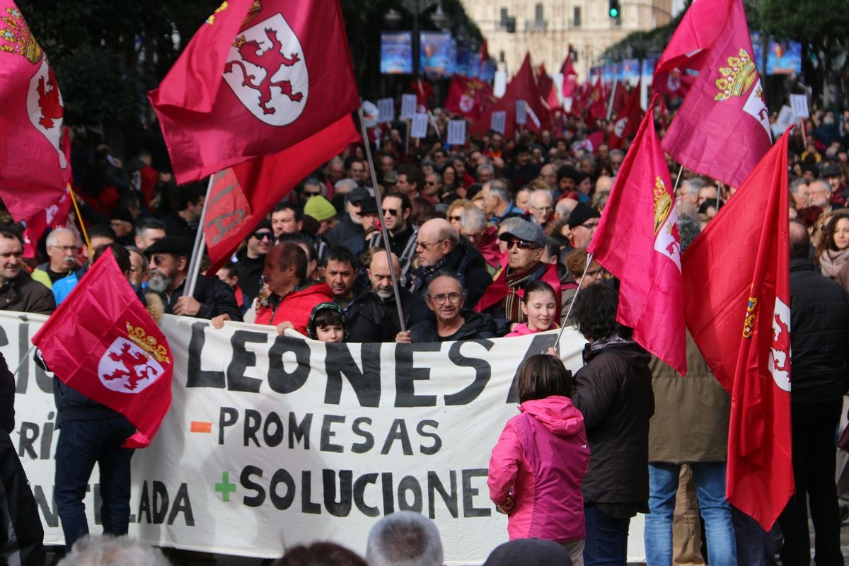 Fotos: La sociedad leonesa se suma a la manifestación del 16F