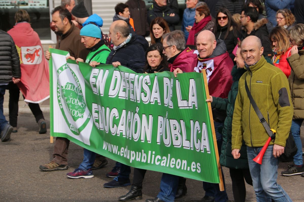 Fotos: La sociedad leonesa se suma a la manifestación del 16F