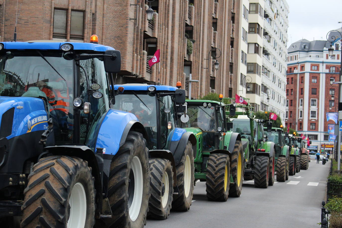 Los tractores toman las calles de León para reivindicar su futuro. 