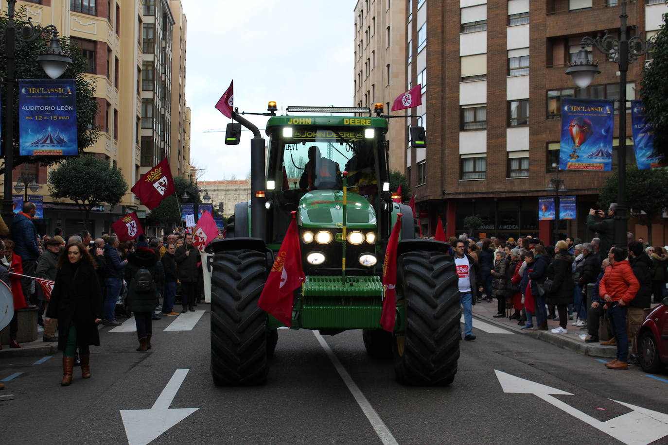 Los tractores toman las calles de León para reivindicar su futuro. 