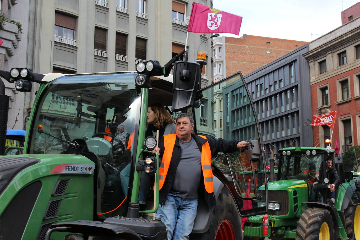 Los tractores toman las calles de León para reivindicar su futuro. 