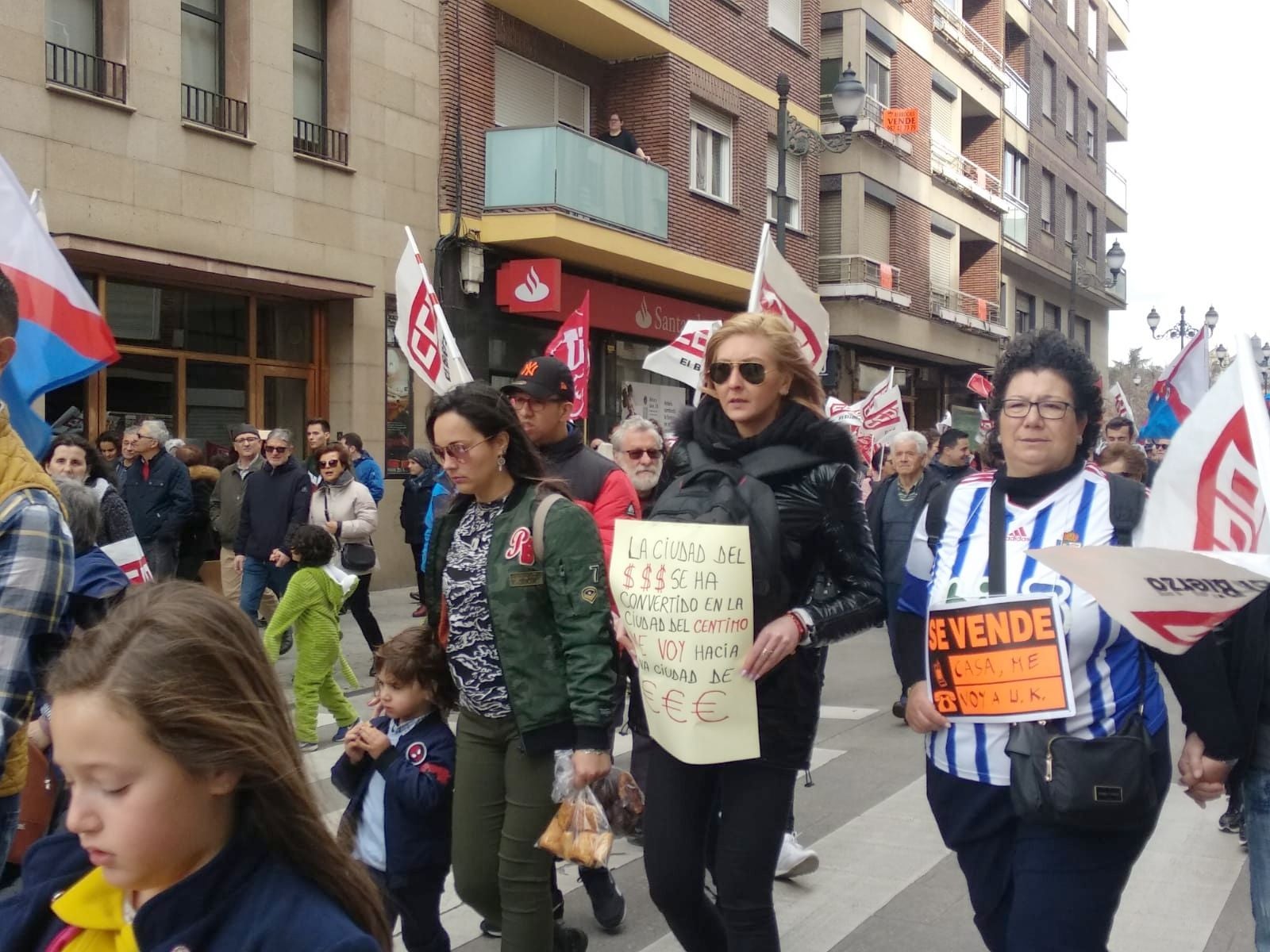 La bandera del Bierzo se ha levantado de nuevo este domingo en defensa del futuro de toda una comarca.