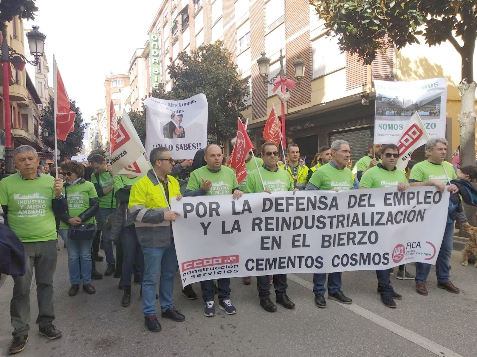 La bandera del Bierzo se ha levantado de nuevo este domingo en defensa del futuro de toda una comarca.